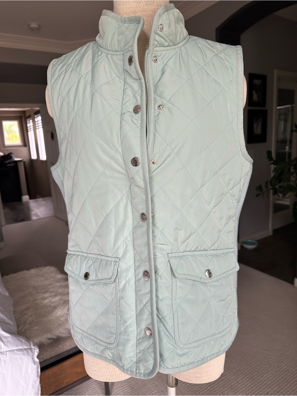 Kenar Quilted Sleeveless Vest in Mint Green size large - Picture 3 of 12